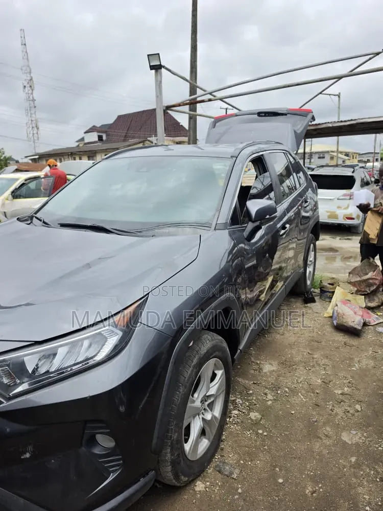 Toyota RAV4 2022 Gray
