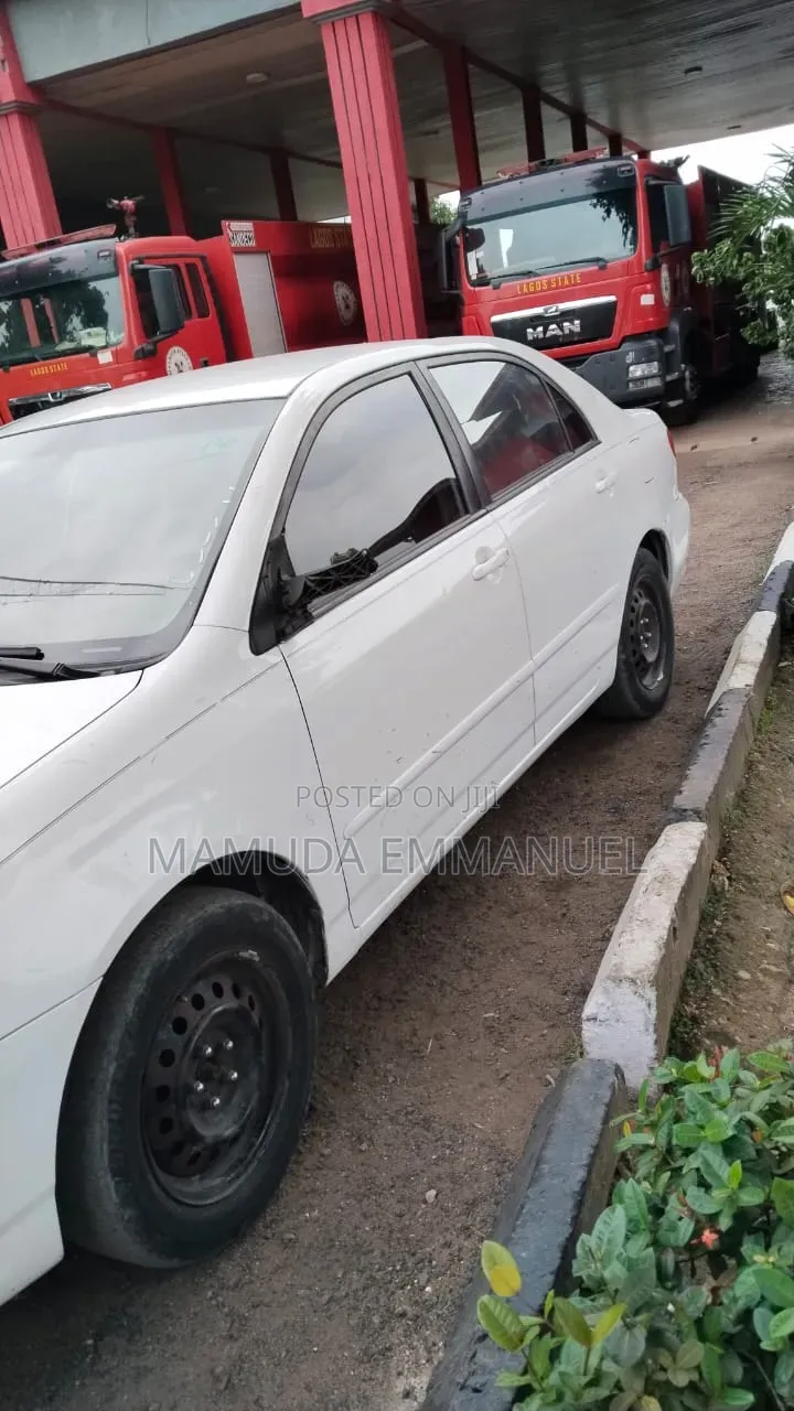 Toyota Corolla 2004 White