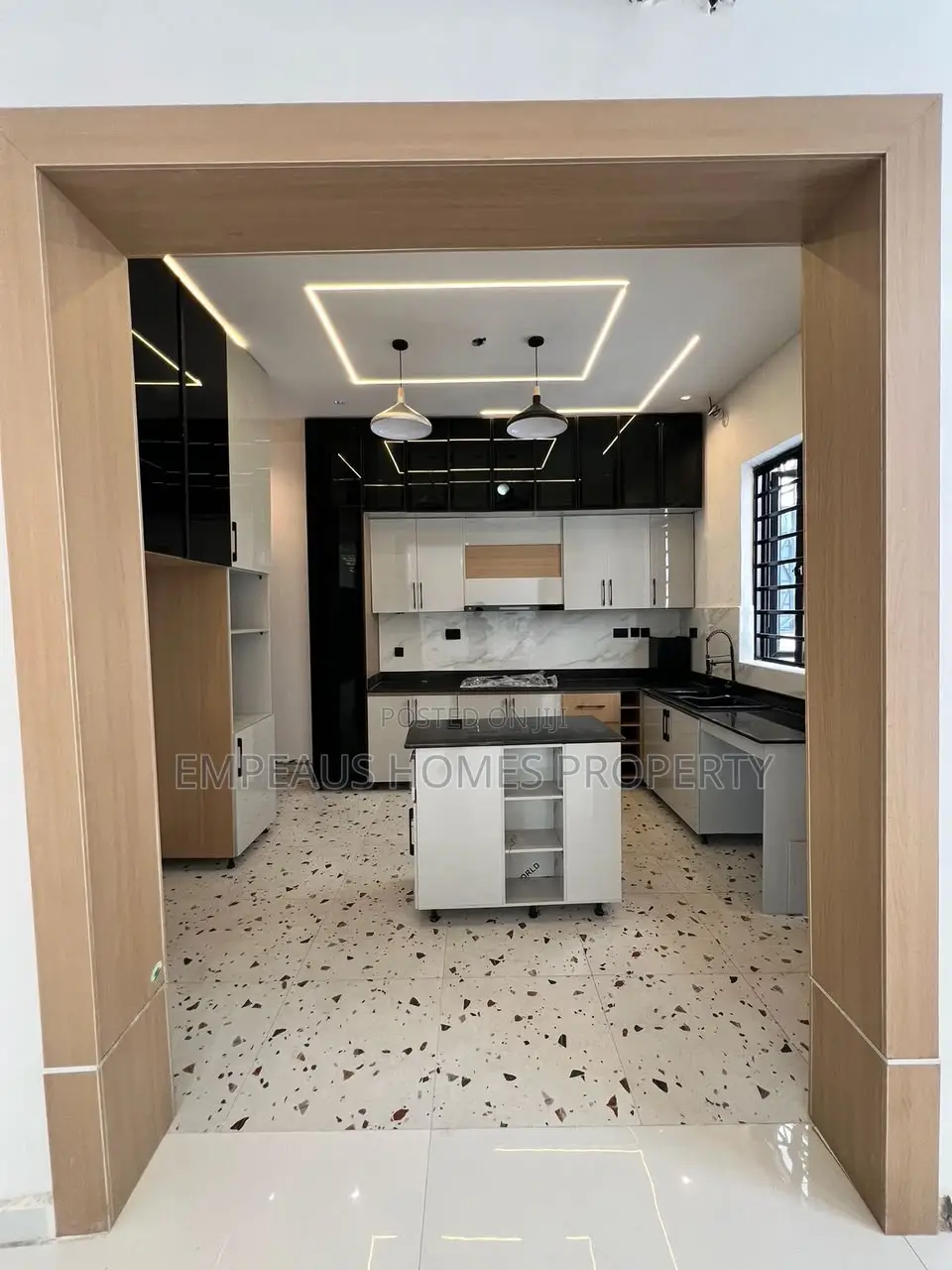 4bdrm Duplex in Ikota for sale