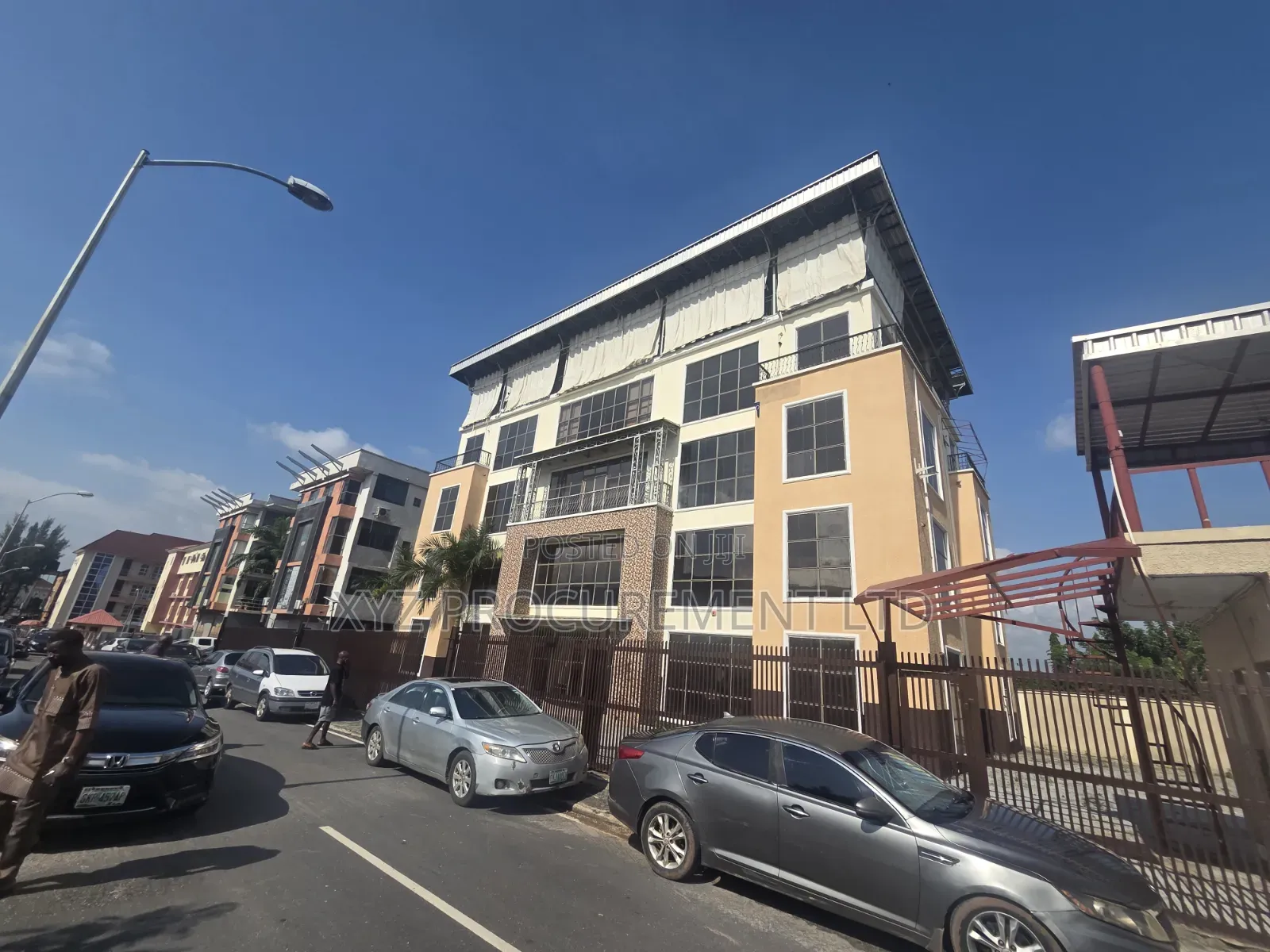Massive Plaza for Sale Im Wuye