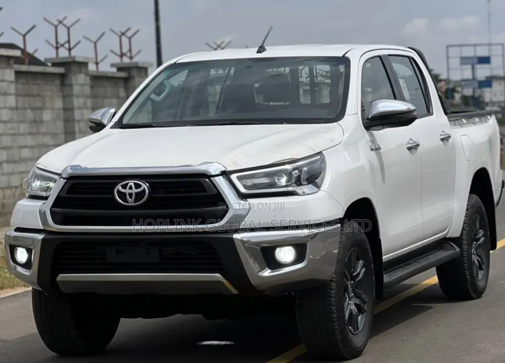 New Toyota Hilux 2026 White
