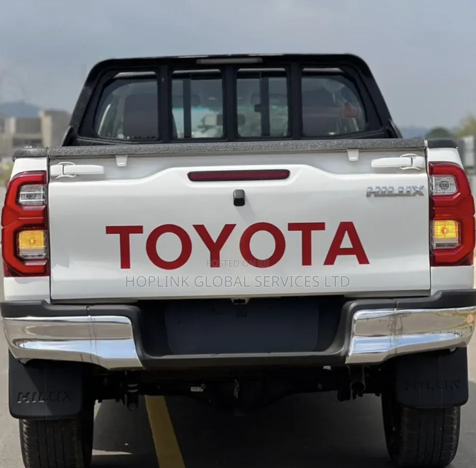 New Toyota Hilux 2026 White