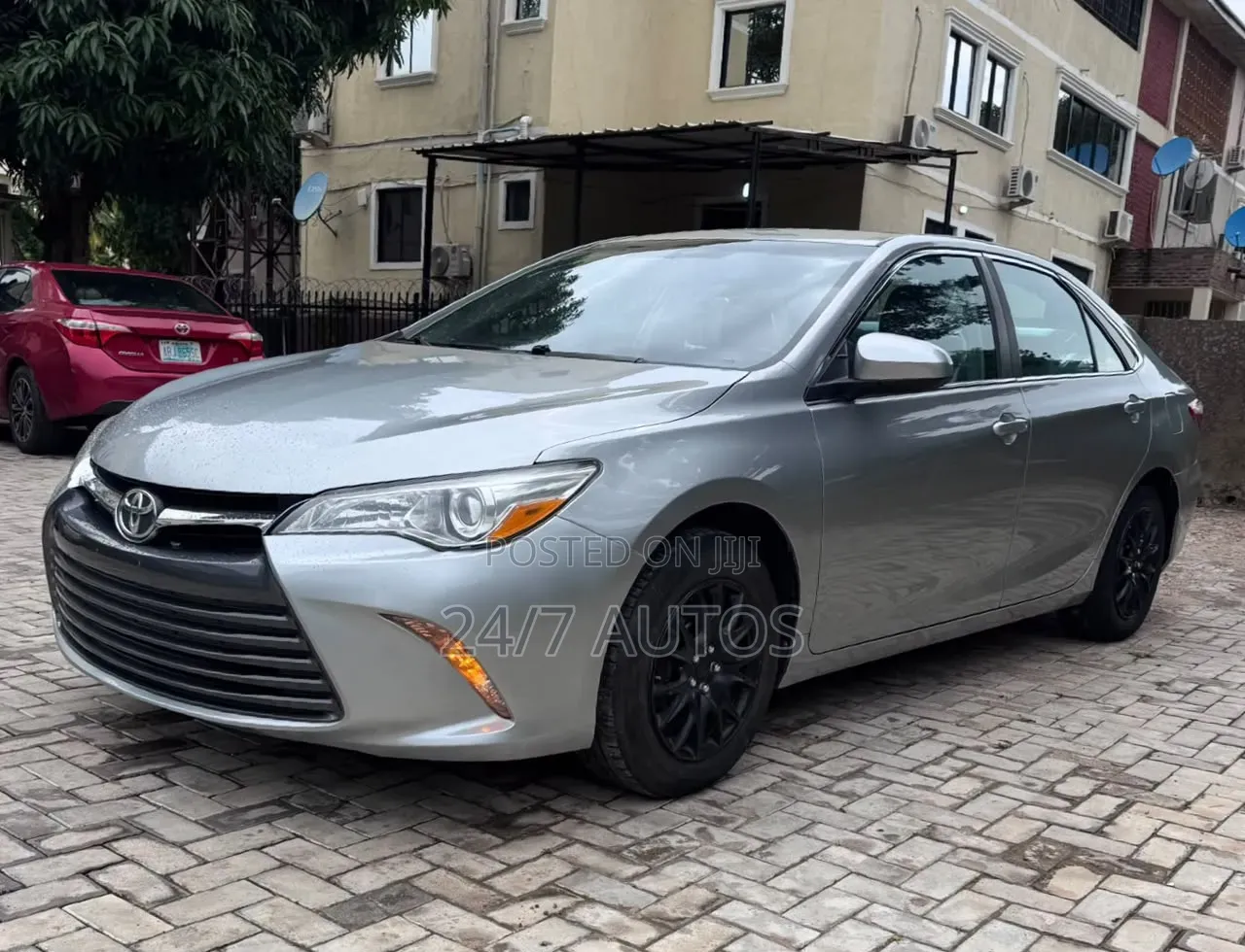 Toyota Corolla LE 4dr Sedan (1.8L 4cyl CVT) 2015 Silver