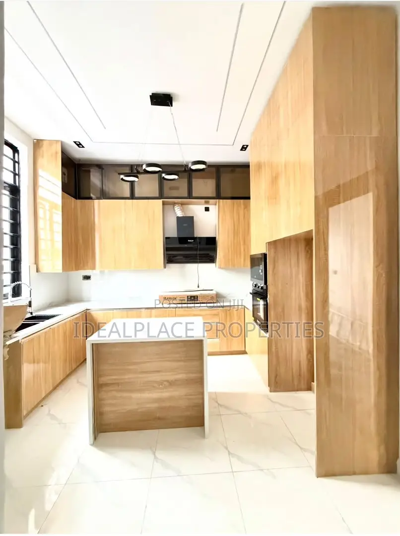 4bdrm Duplex in Lekki for sale