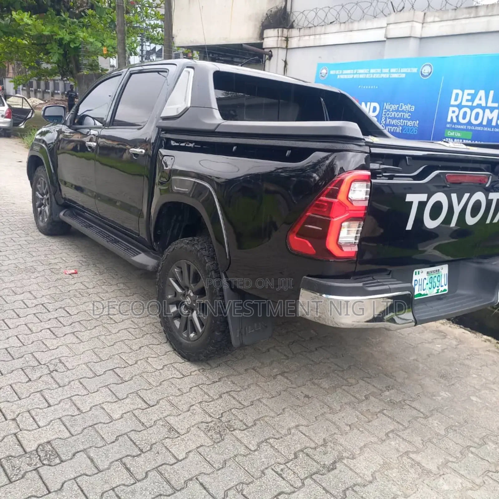 Toyota Hilux SR 4x4 2014 Black