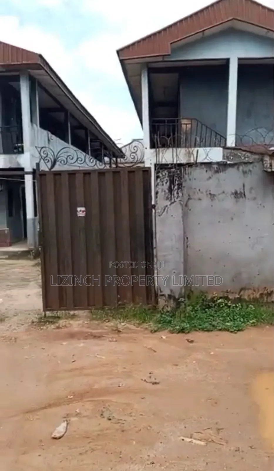 20bdrm Apartment in Benin City for sale