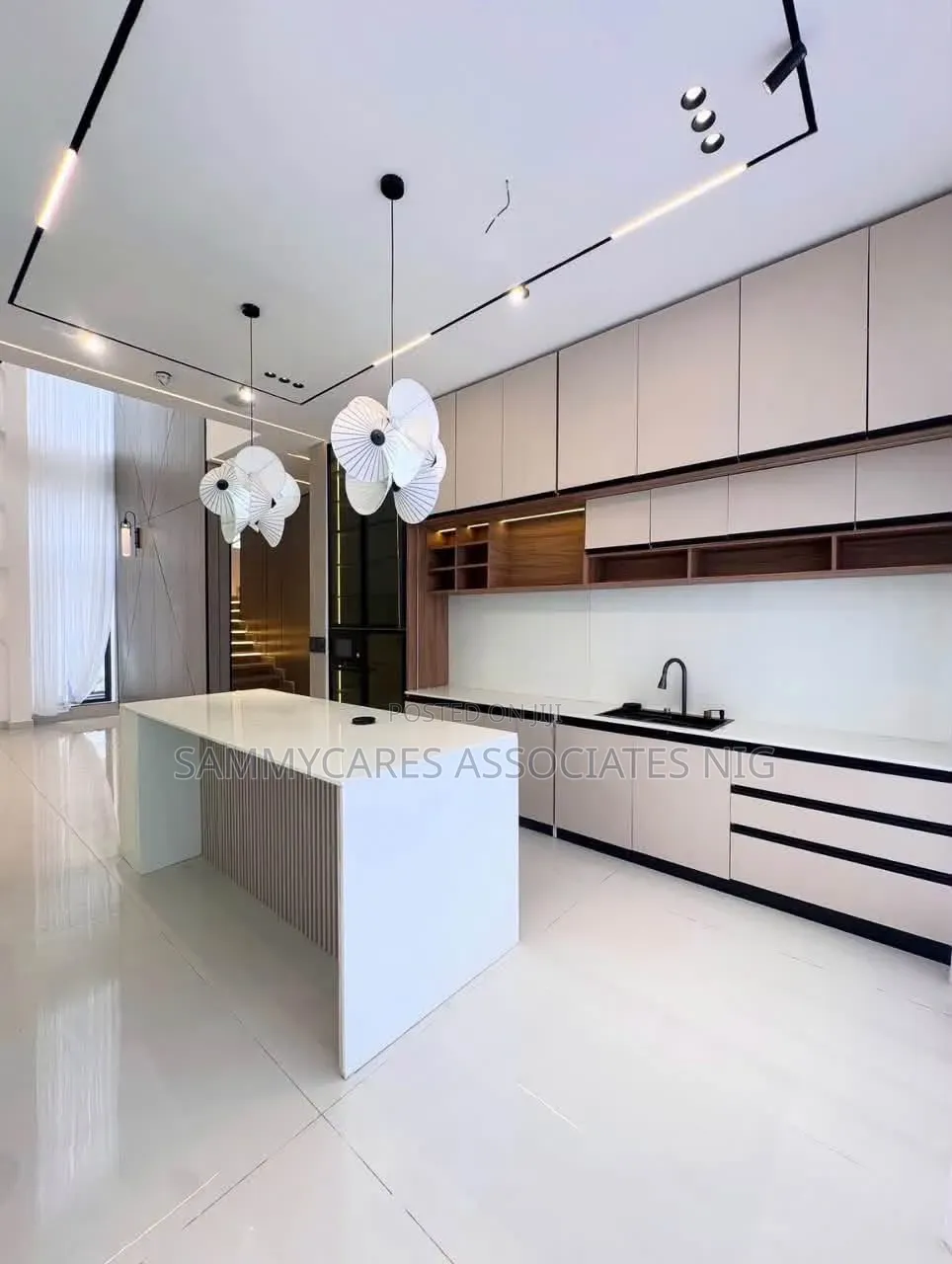 Furnished 6bdrm Duplex in Osapa london for sale