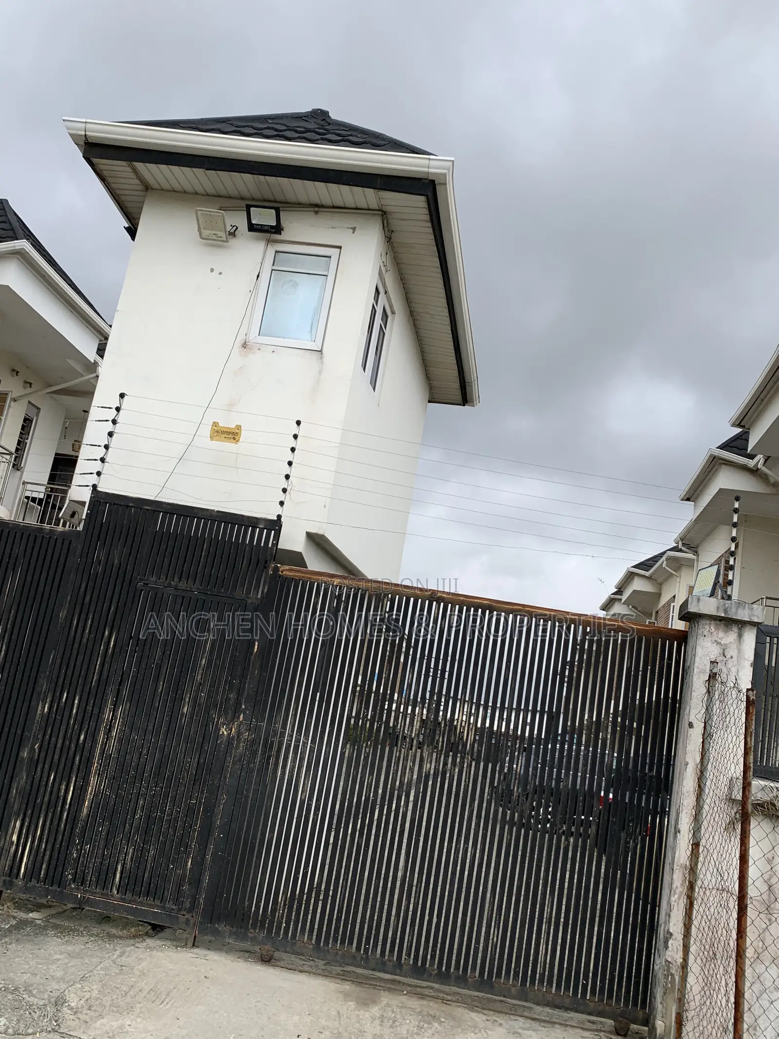 4bdrm Townhouse / Terrace in Ikota Gra, Lekki for rent