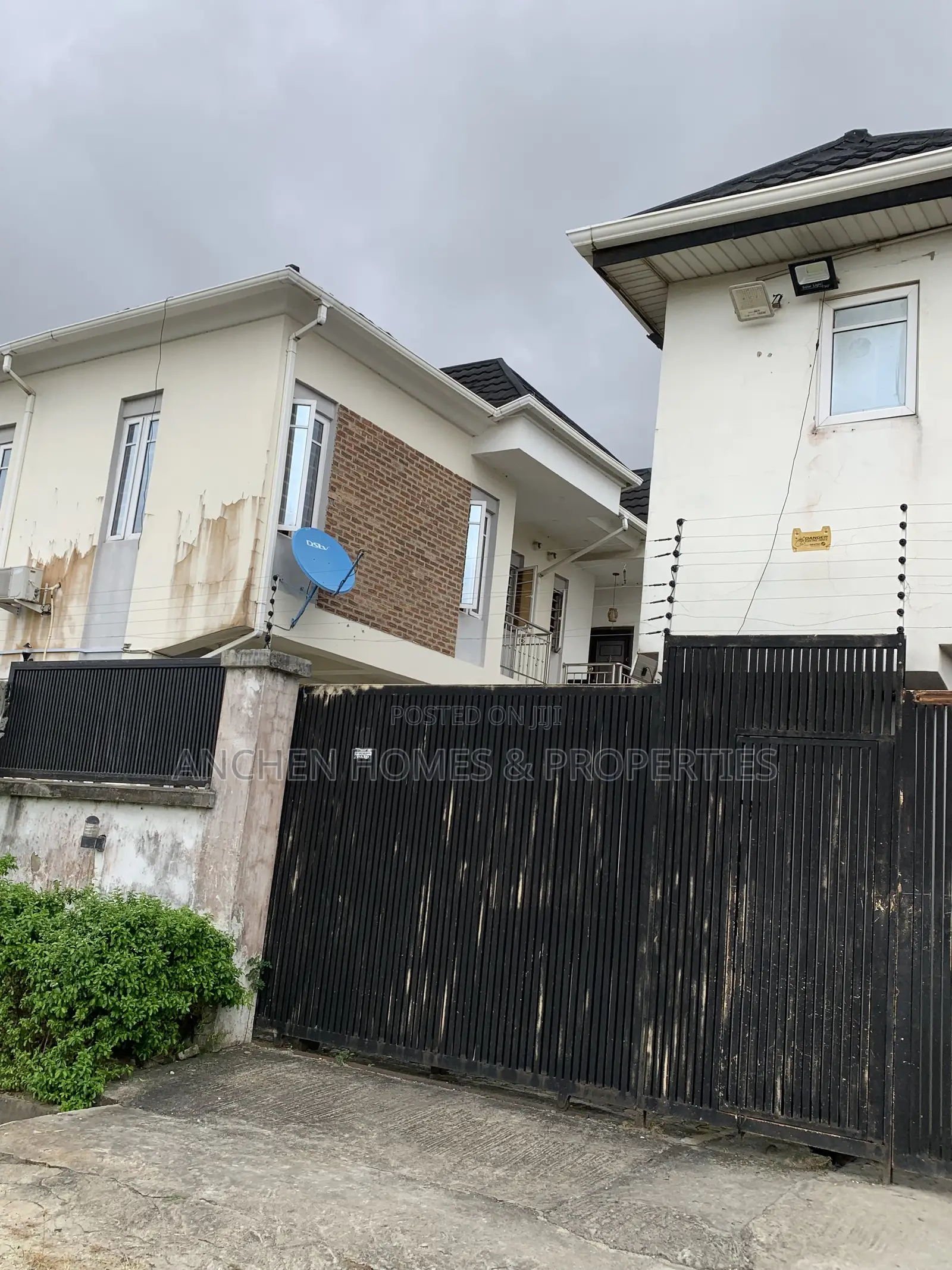 4bdrm Townhouse / Terrace in Ikota Gra, Lekki for rent