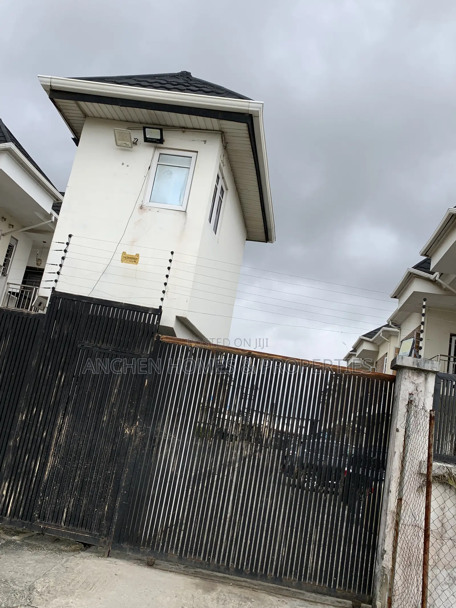 4bdrm Townhouse / Terrace in Ikota Gra, Lekki for rent