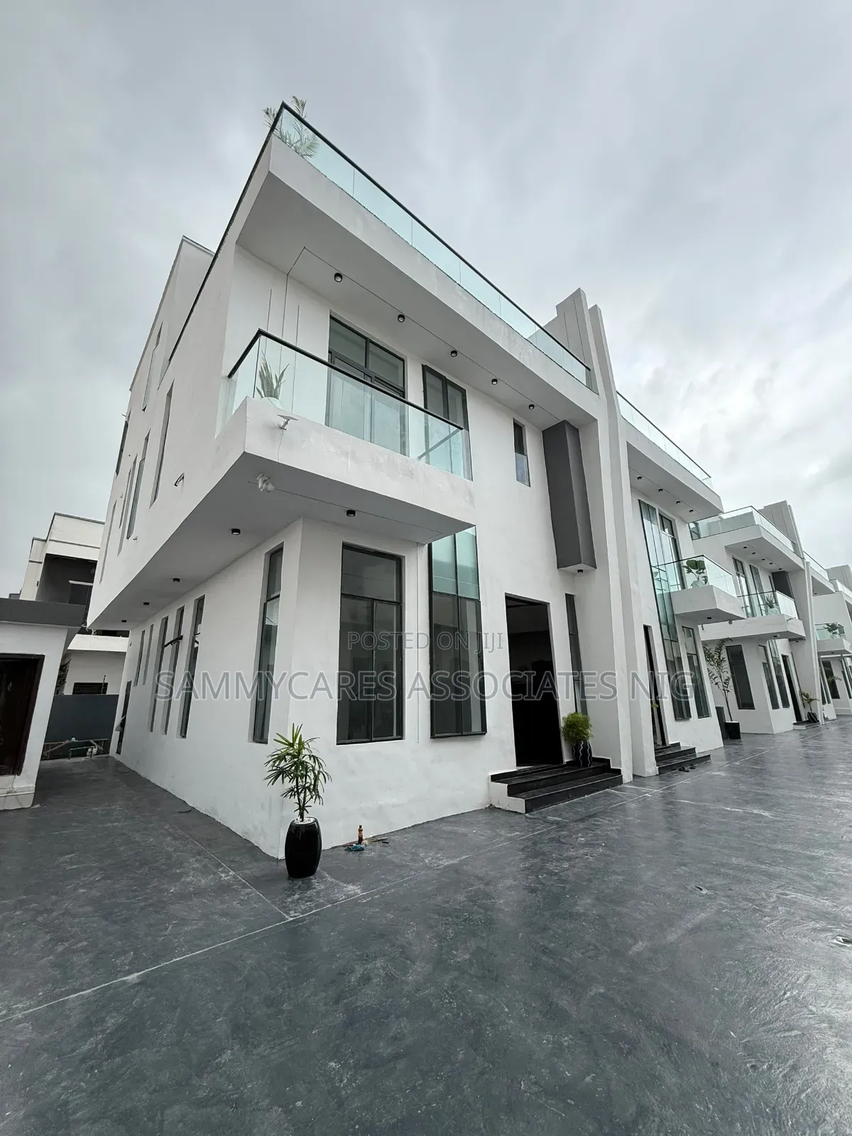 Furnished 5bdrm Duplex in Lekki Phase 2 for sale