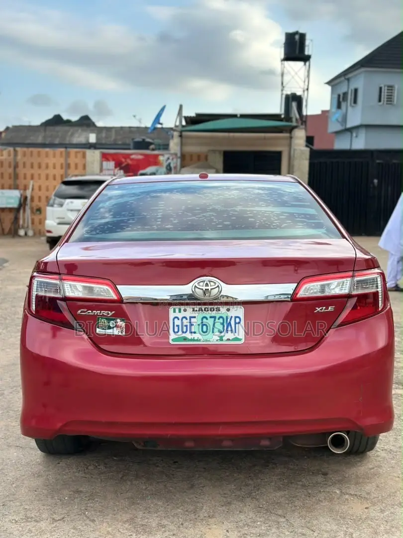Toyota Camry XLE 4dr Sedan (2.5L 4cyl 6A) 2013 Red