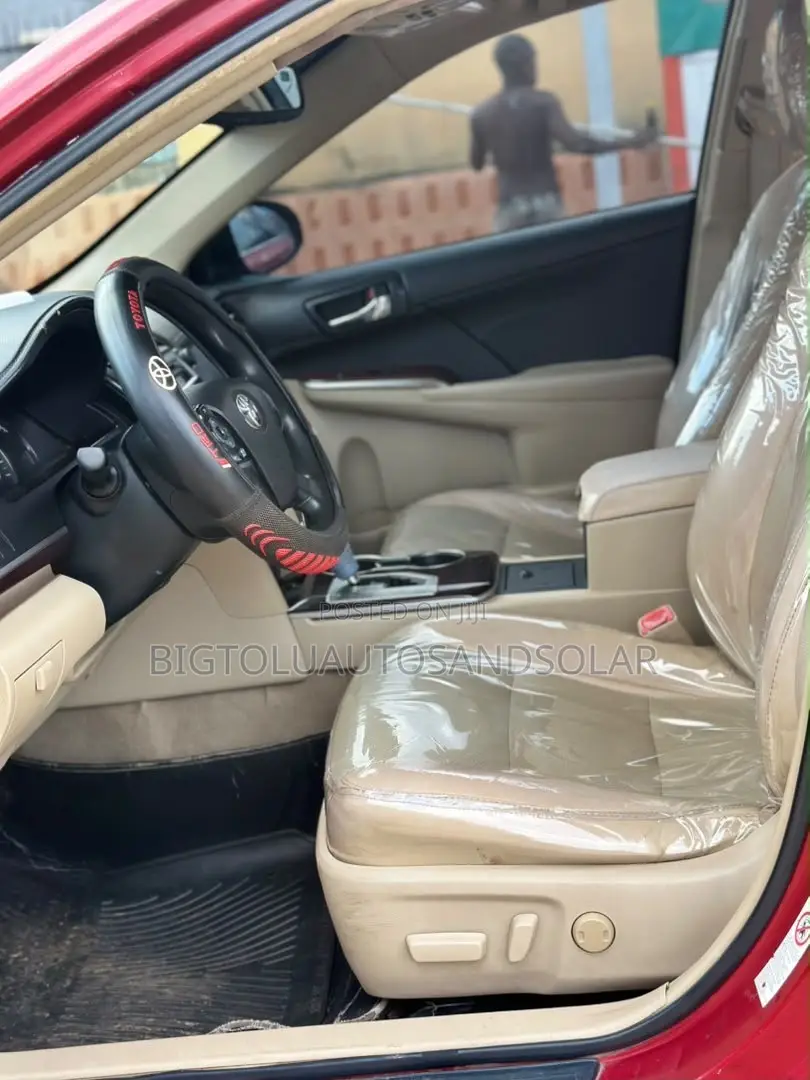Toyota Camry XLE 4dr Sedan (2.5L 4cyl 6A) 2013 Red