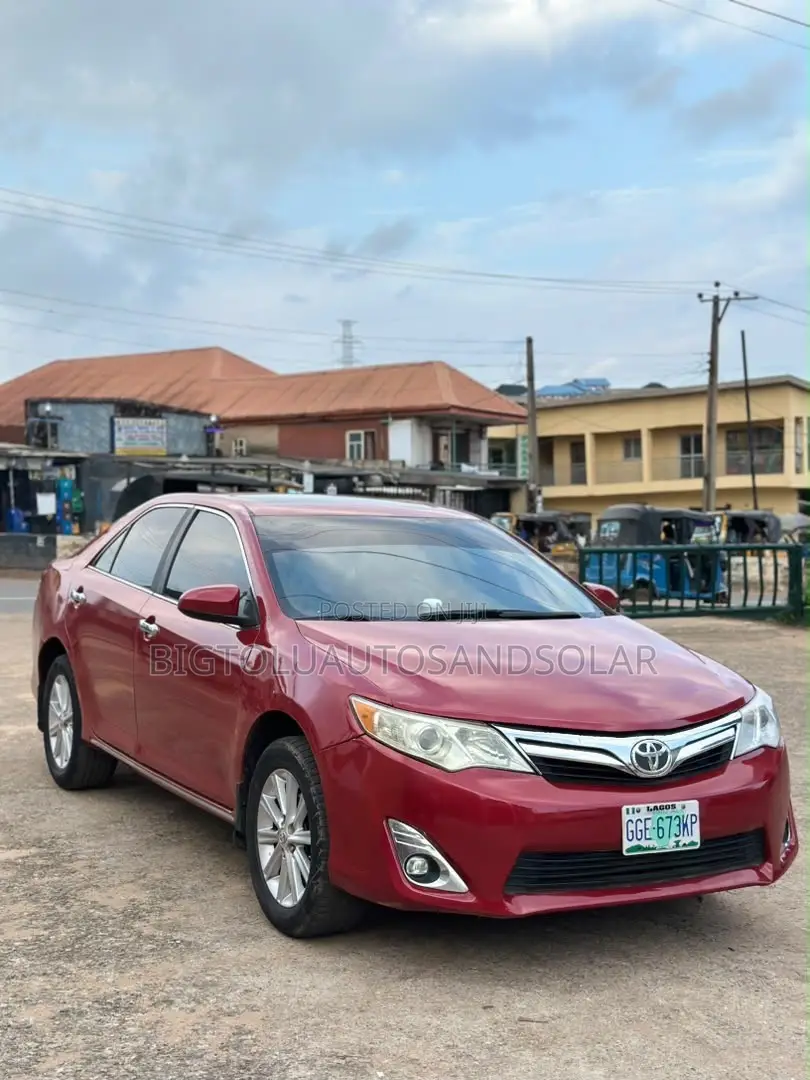 Toyota Camry XLE 4dr Sedan (2.5L 4cyl 6A) 2013 Red