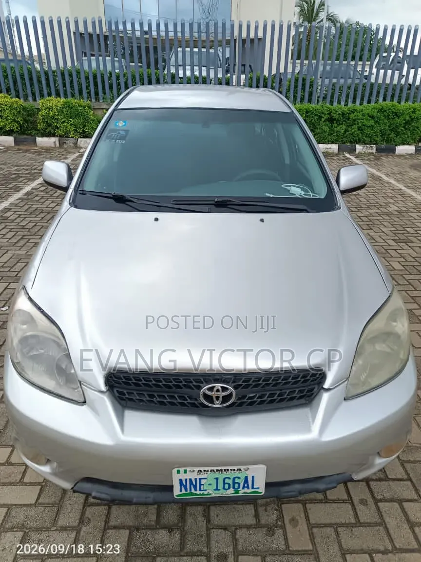 Toyota Matrix Hatchback AWD (1.8L 4cyl 4A) 2005 Silver