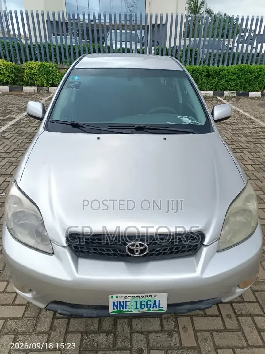 Toyota Matrix Hatchback AWD (1.8L 4cyl 4A) 2005 Silver