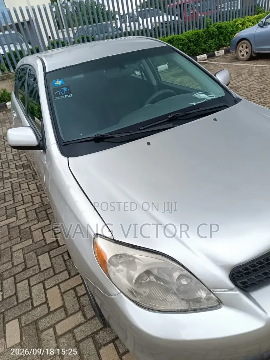 Toyota Matrix Hatchback AWD (1.8L 4cyl 4A) 2005 Silver