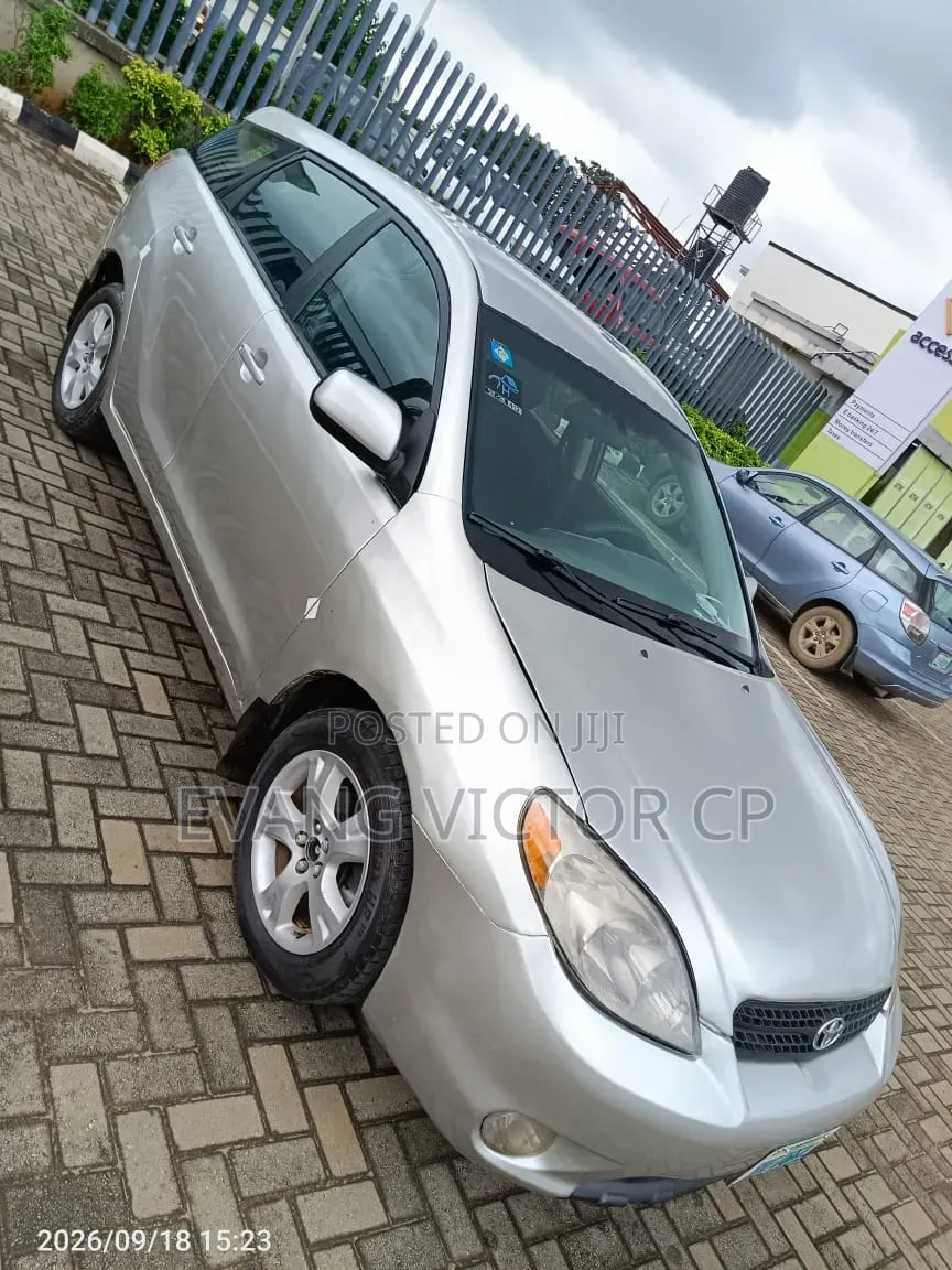 Toyota Matrix Hatchback AWD (1.8L 4cyl 4A) 2005 Silver