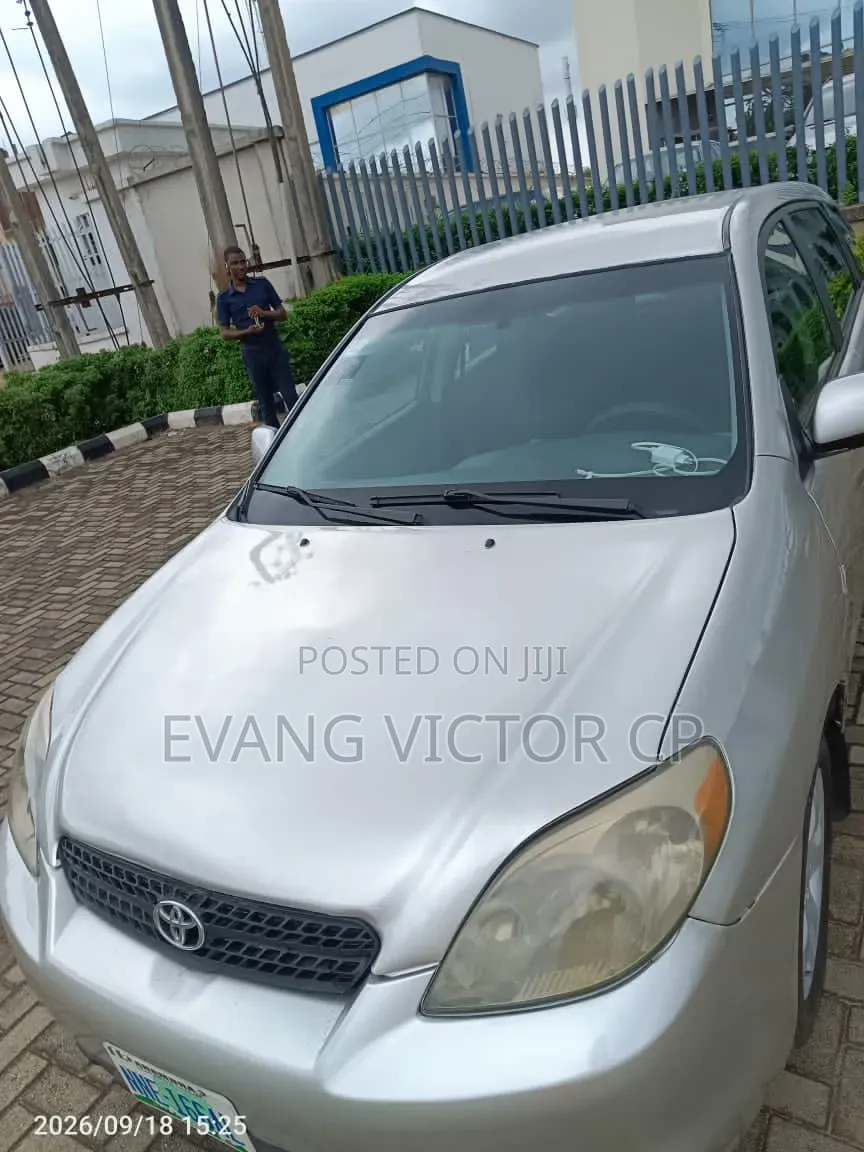 Toyota Matrix Hatchback AWD (1.8L 4cyl 4A) 2005 Silver