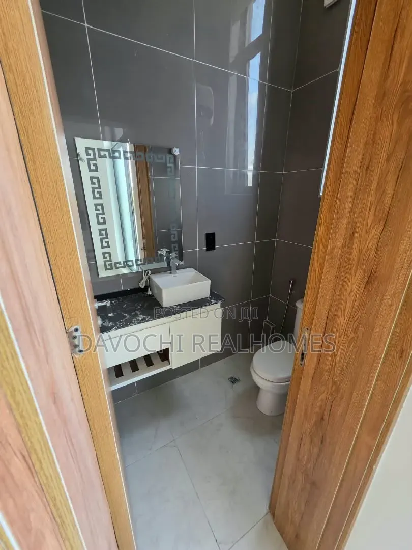 2bdrm Apartment in Lekki Phase 1 for rent
