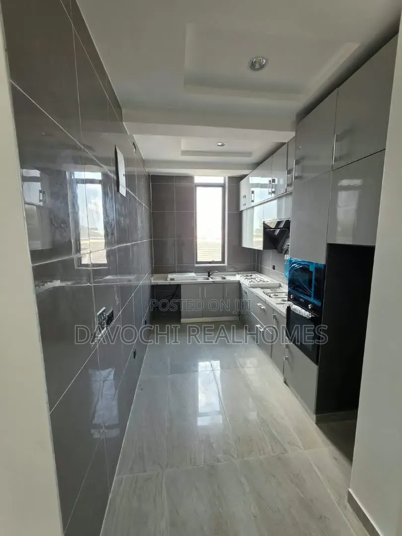 2bdrm Apartment in Lekki Phase 1 for rent