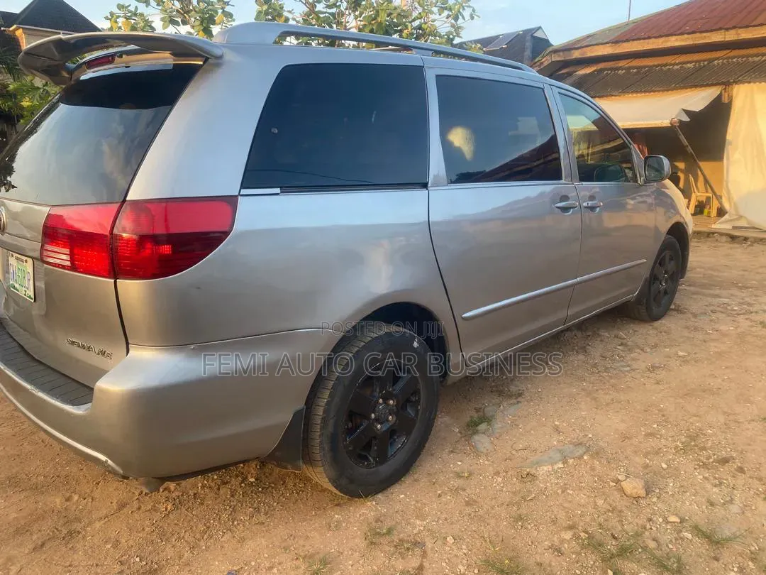 Toyota Sienna 2005 Gray