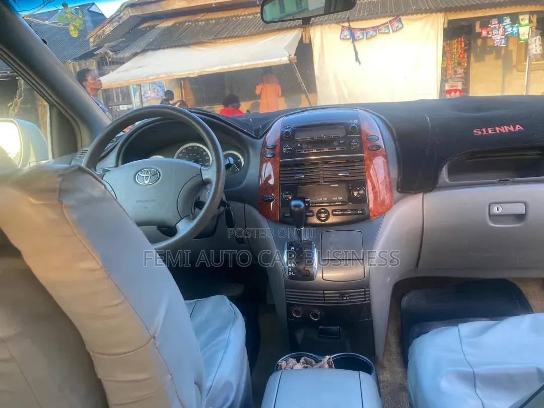 Toyota Sienna 2005 Gray
