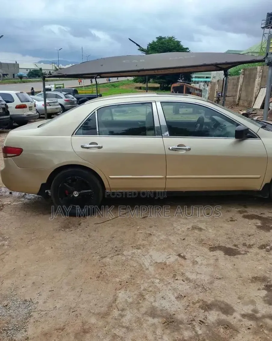 Honda Accord 2004 Gold