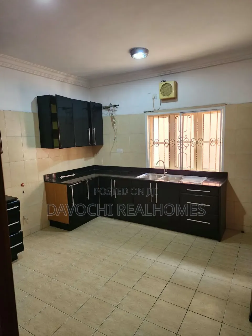 3bdrm Apartment in Lekki Phase 1 for rent