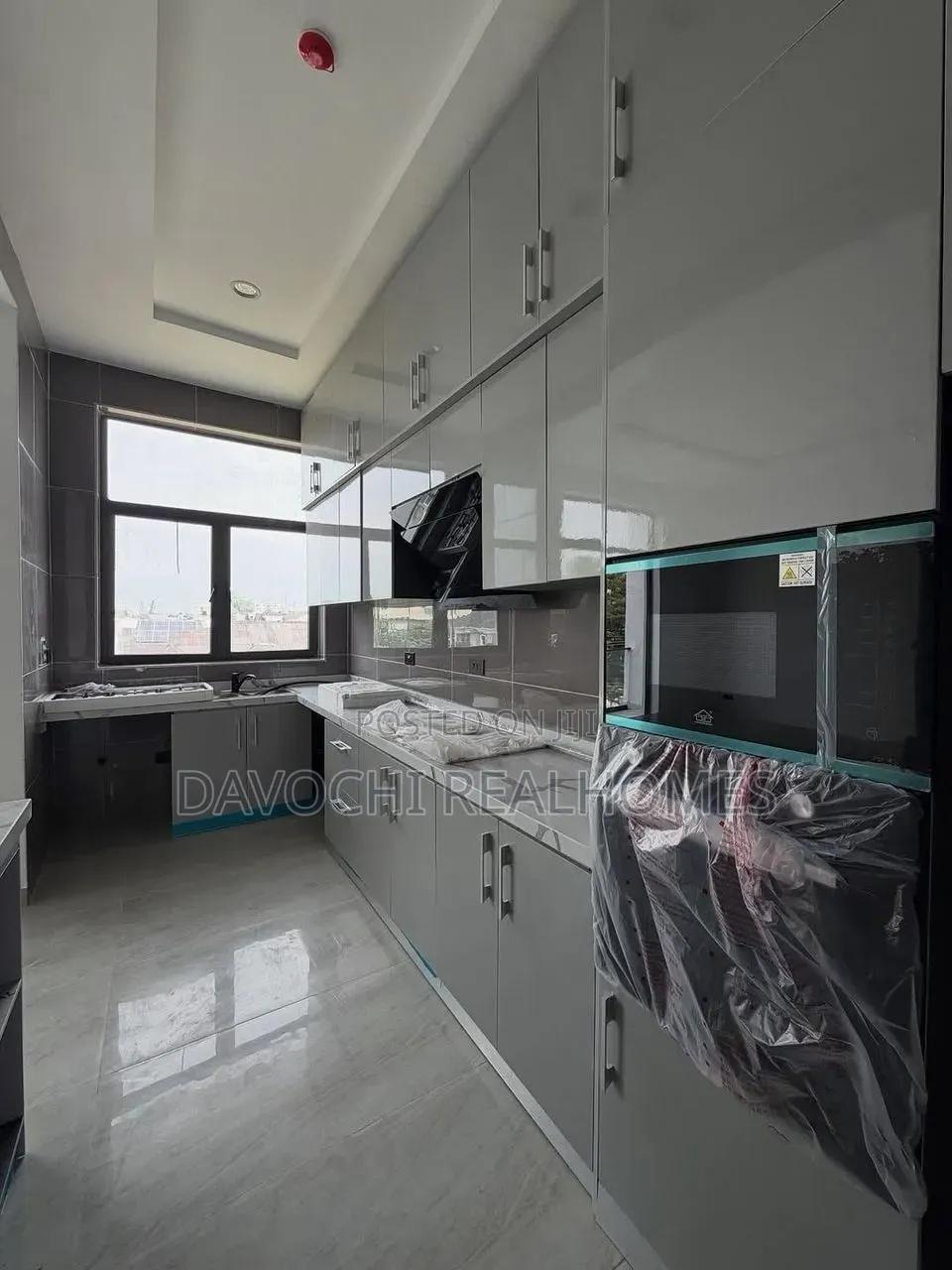 2bdrm Apartment in Lekki Phase 1 for rent