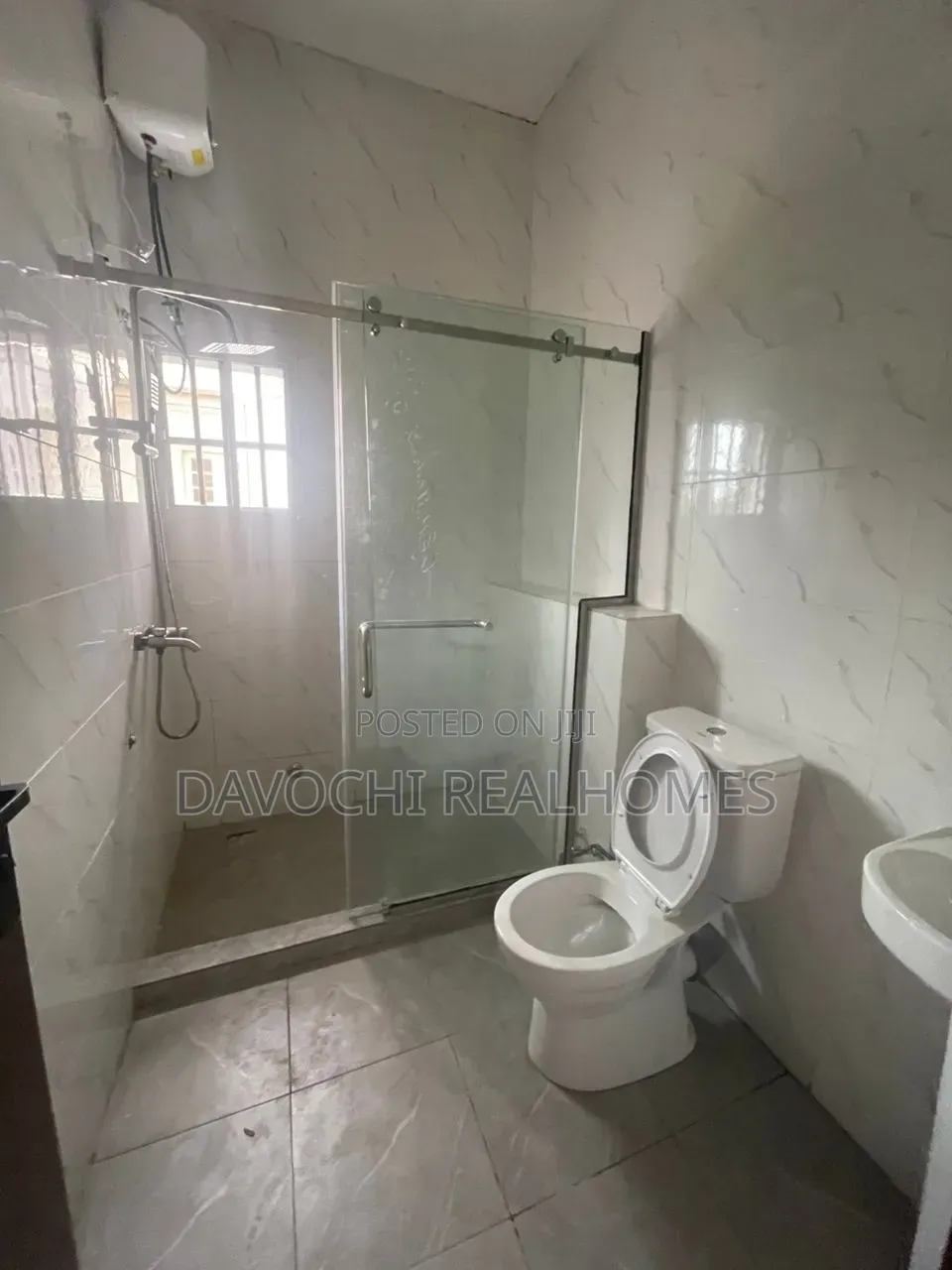 2bdrm Apartment in Lekki Phase 1 for rent