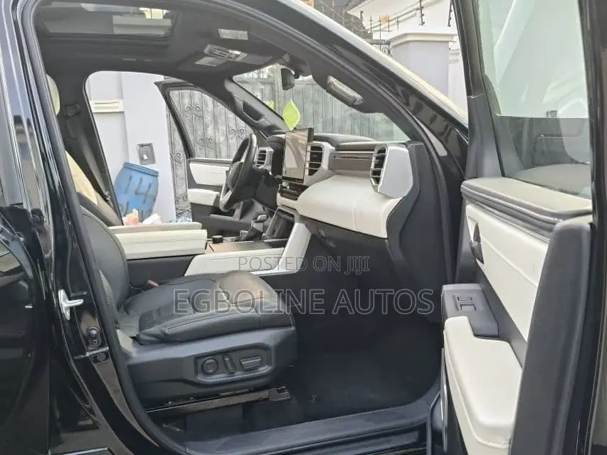 Toyota Tundra 2024 Black