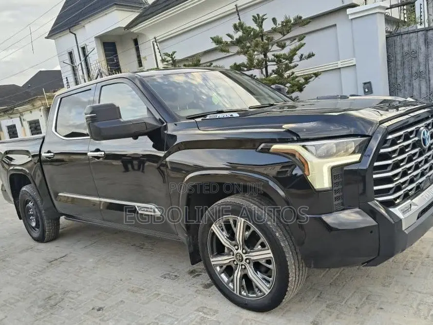 Toyota Tundra 2024 Black