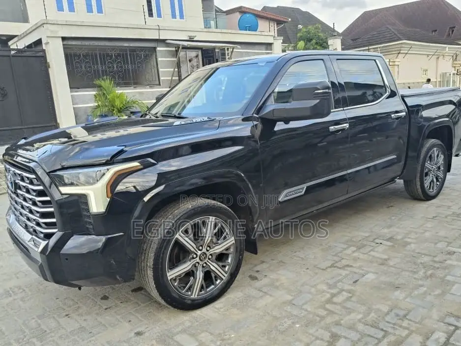 Toyota Tundra 2024 Black