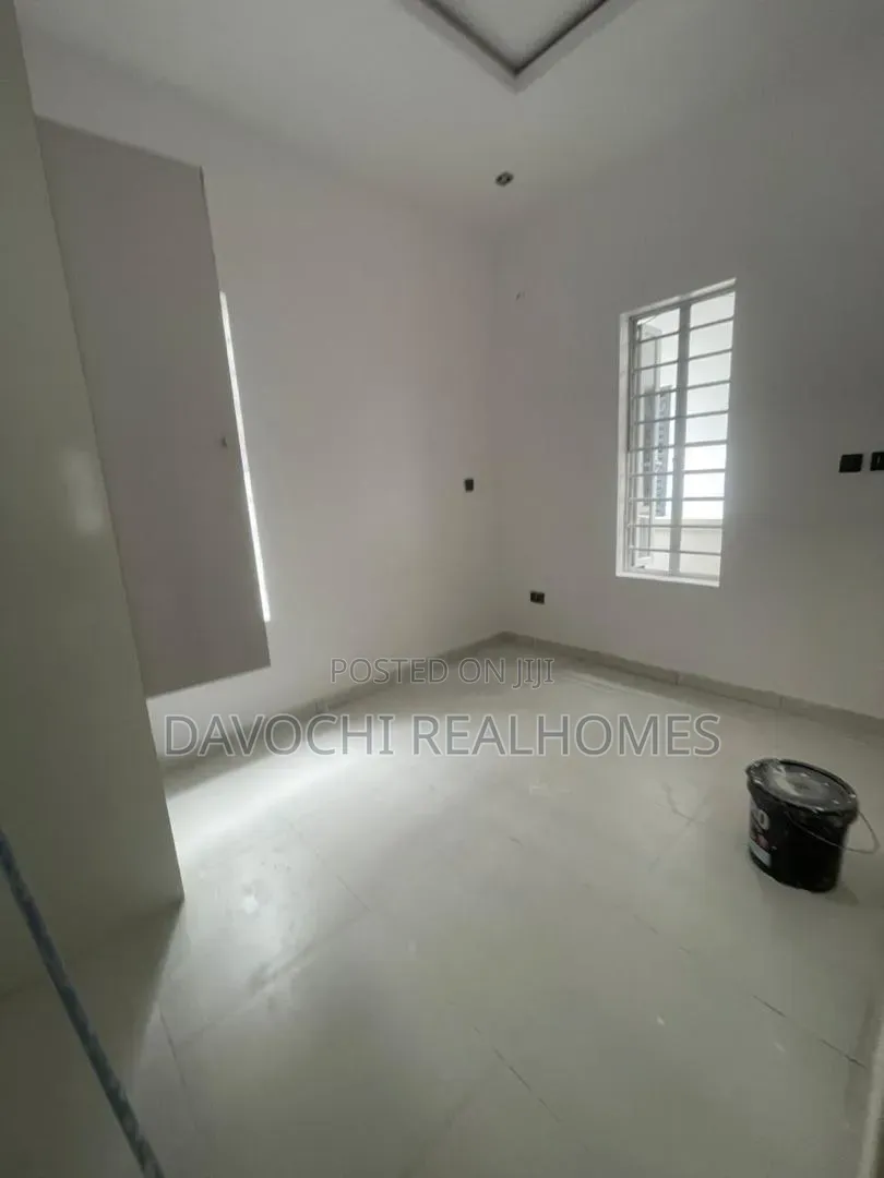 5bdrm Duplex in Osapa london for rent
