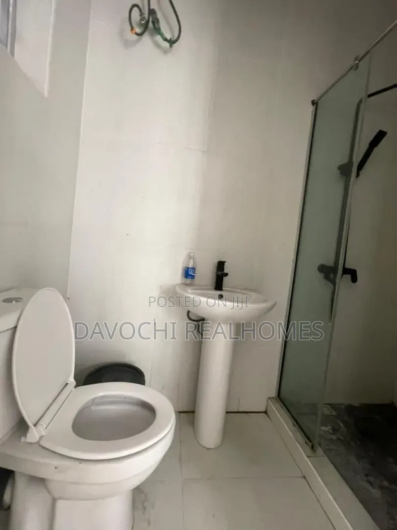 5bdrm Duplex in Osapa london for rent