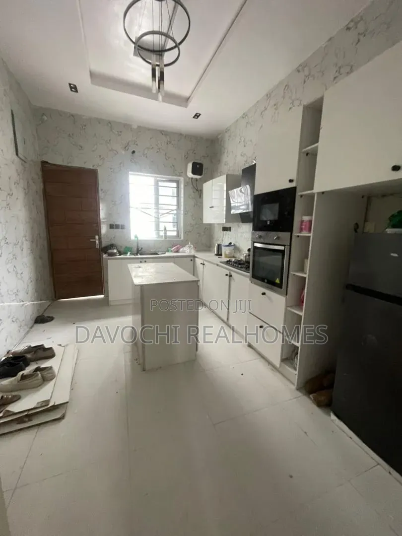 5bdrm Duplex in Osapa london for rent