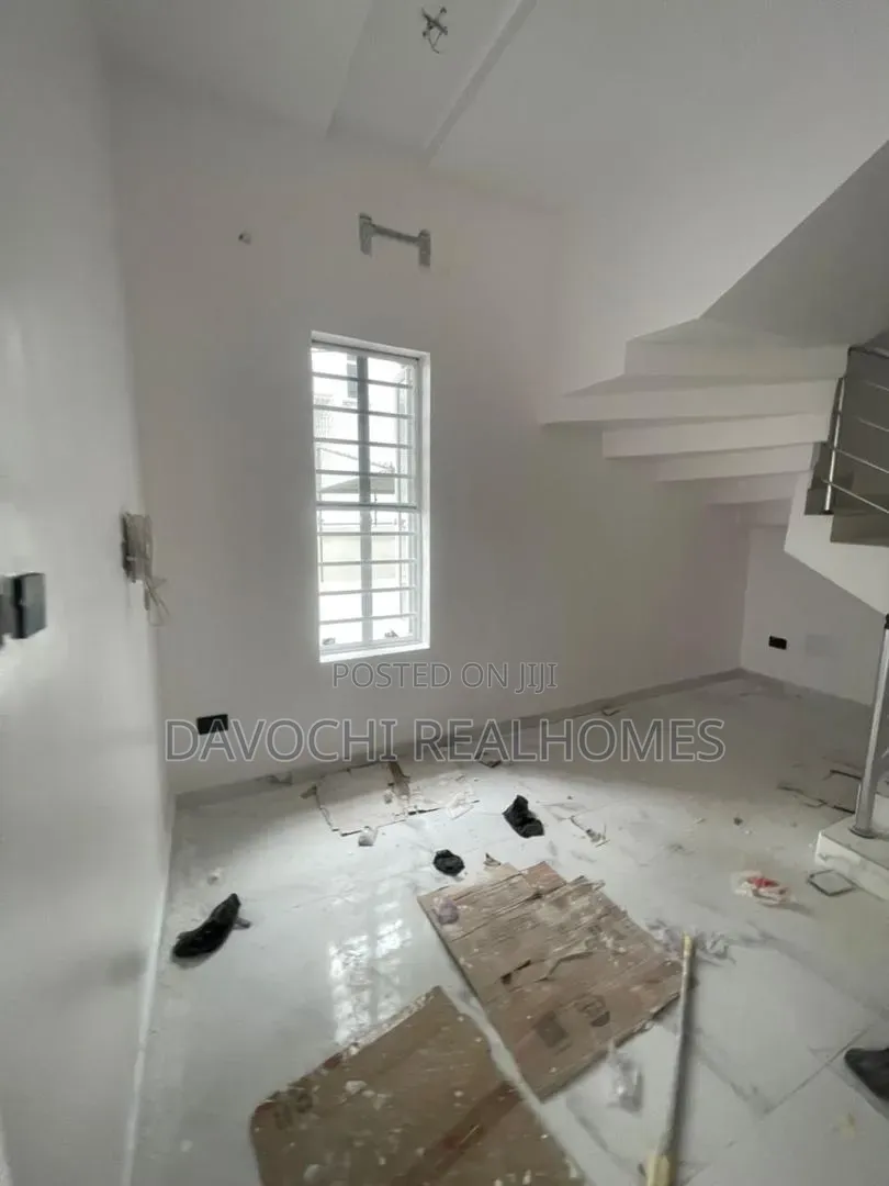 5bdrm Duplex in Osapa london for rent