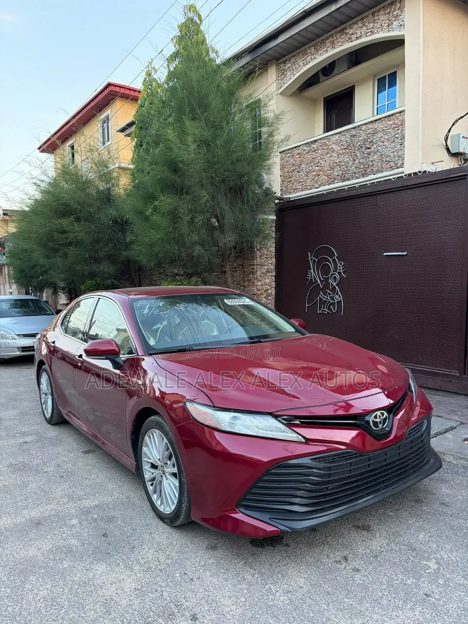 Toyota Camry XLE 2021 Burgundy