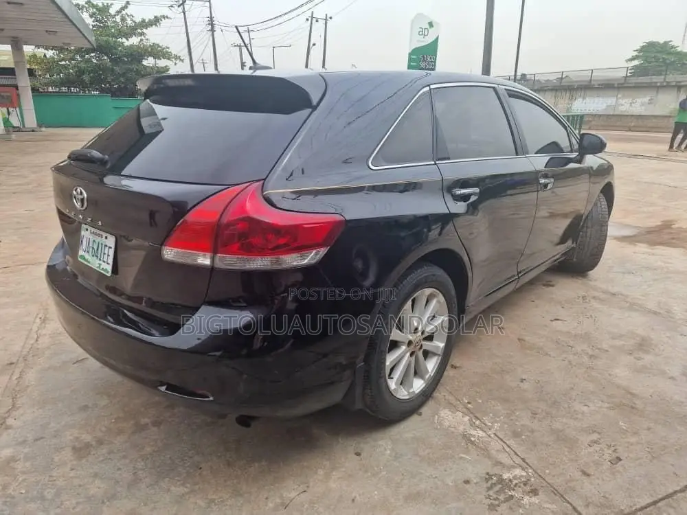 Toyota Venza LE 2010 Black