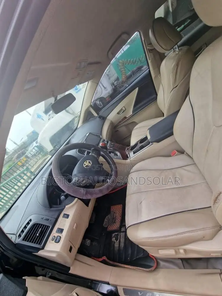 Toyota Venza LE 2010 Black