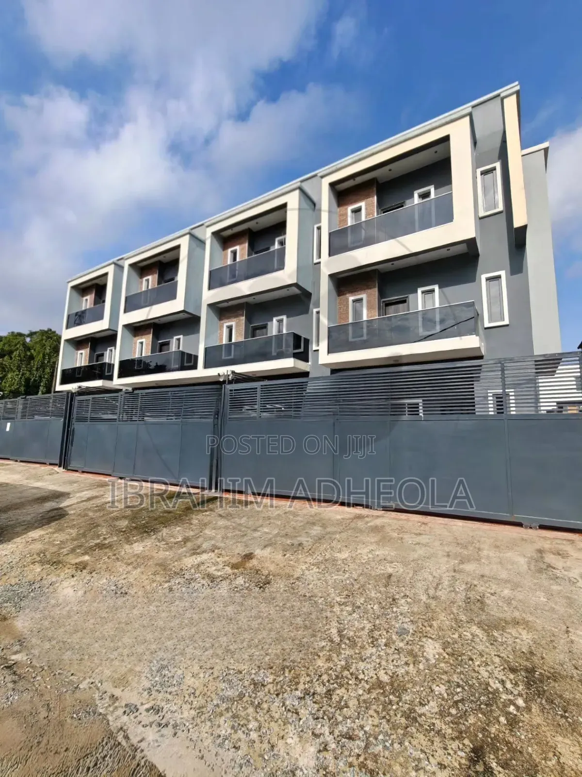 4bdrm Townhouse/Terrace in Adeniyi Jones for sale