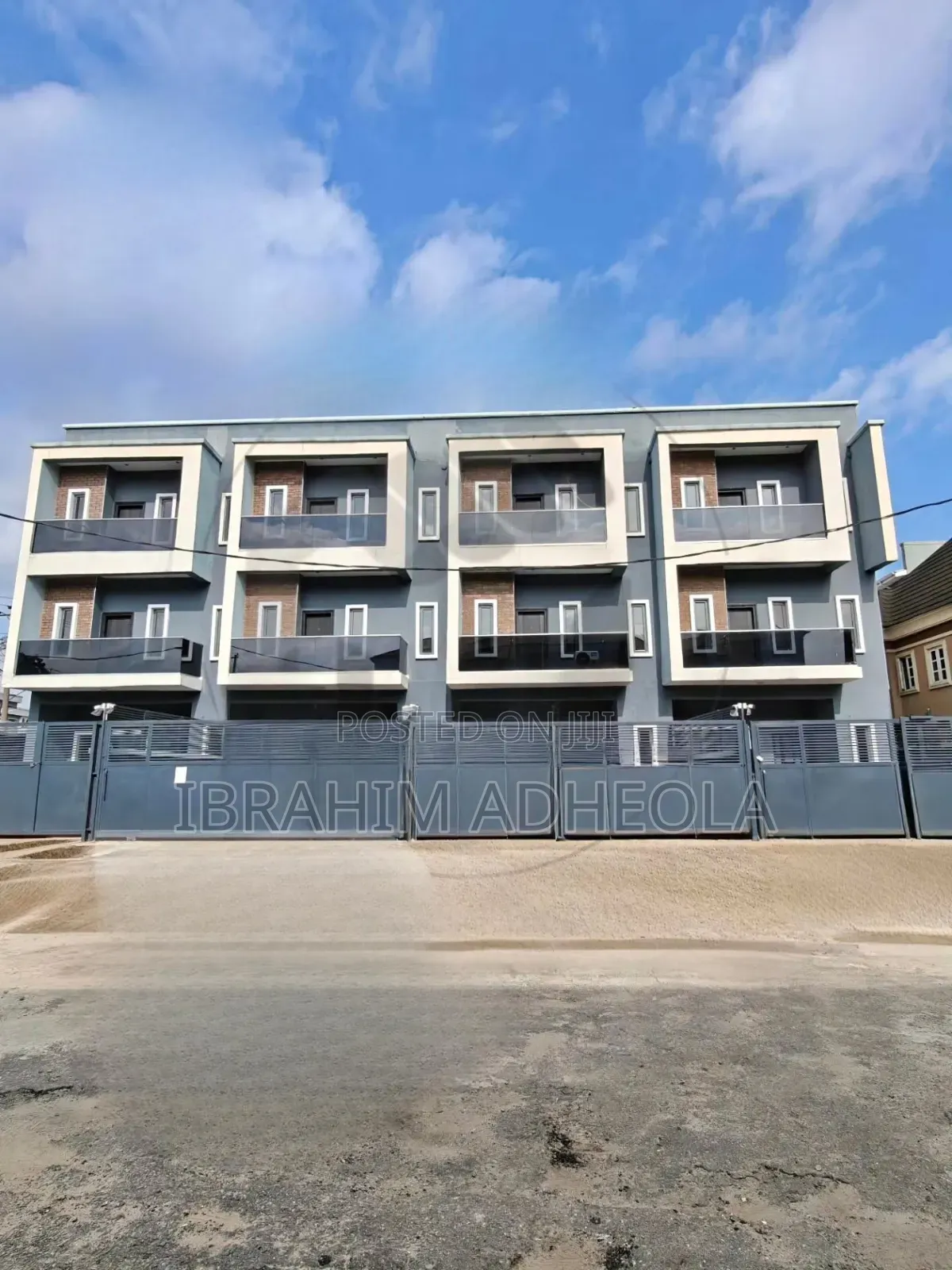 4bdrm Townhouse/Terrace in Adeniyi Jones for sale