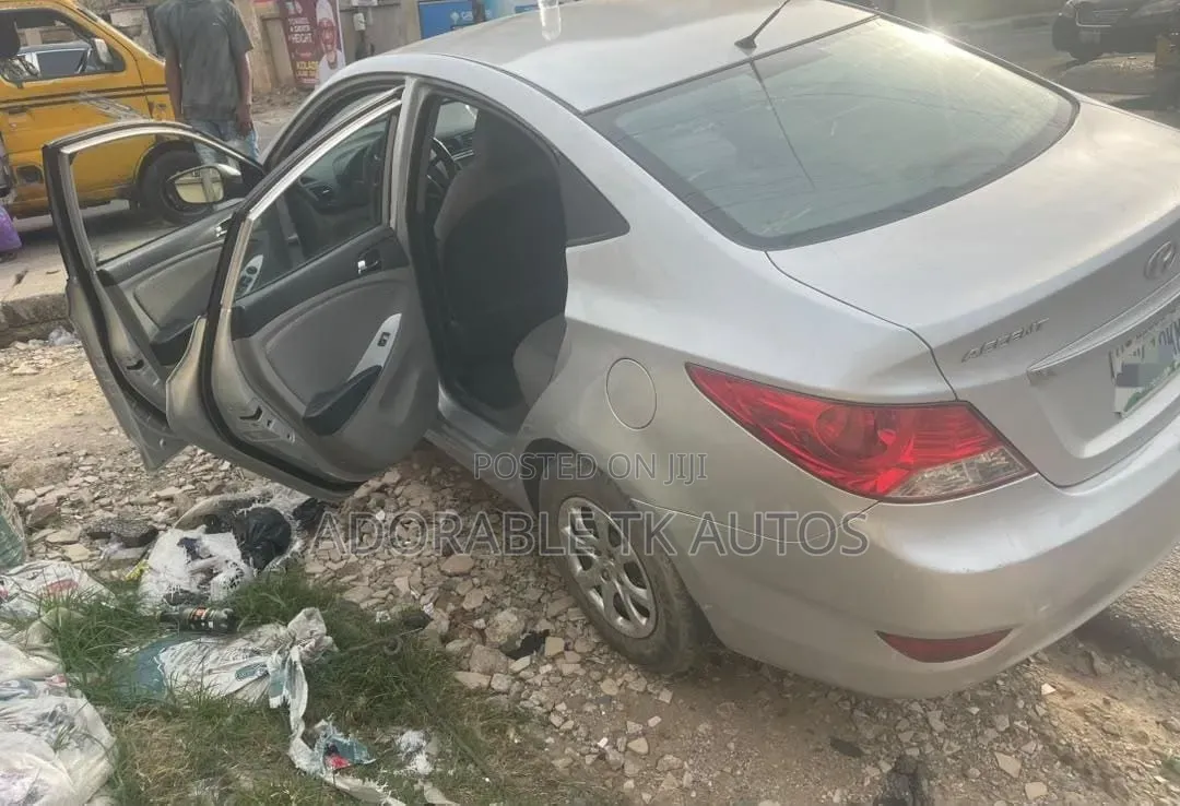 Hyundai Accent GLS 4dr Sedan (1.6L 4cyl 6A) 2014 Silver