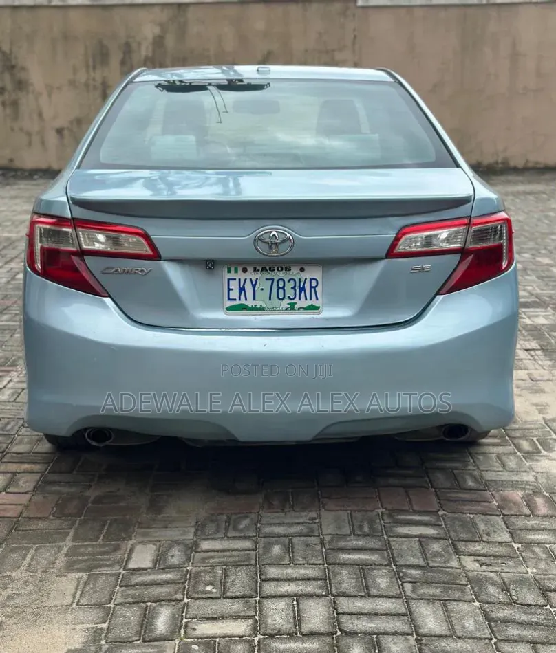 Toyota Camry SE V6 4dr Sedan (3.5L 6cyl 6A) 2013 Blue