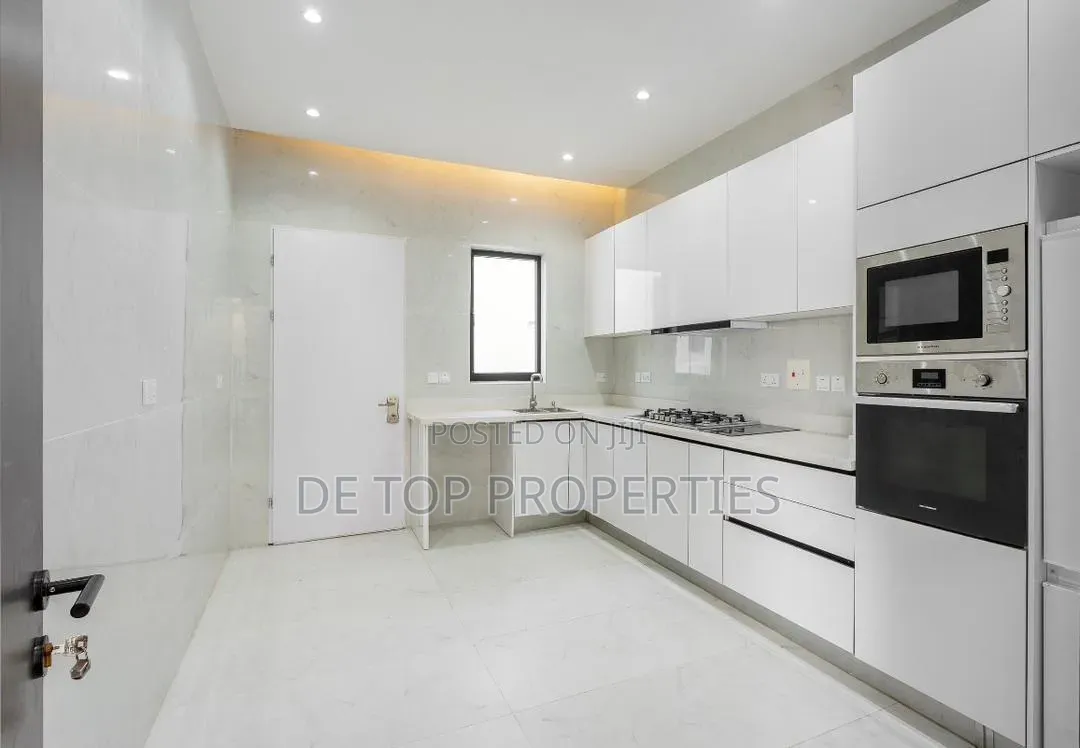 4bdrm Duplex in Chevron Lekki for sale