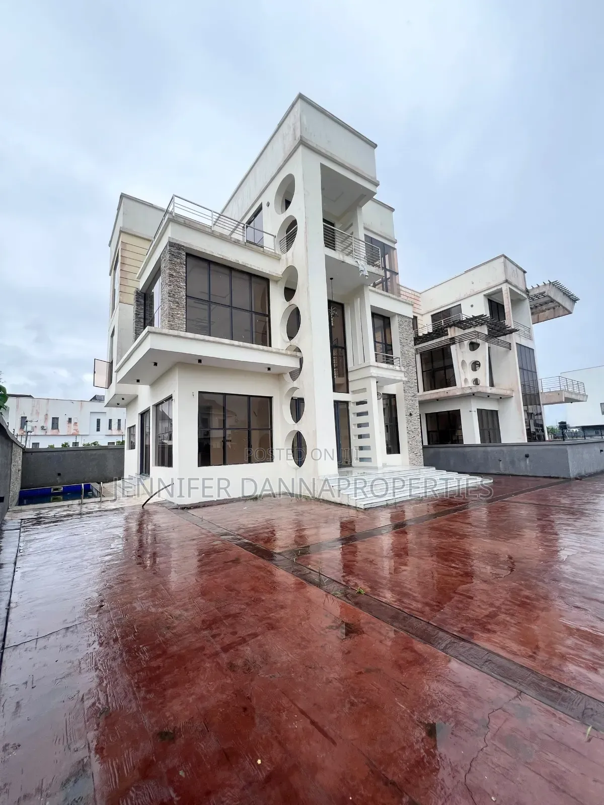 4bdrm Duplex in Lekki Phase 2 for sale