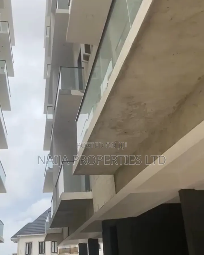 2bdrm Apartment in Freedom Way, Lekki Phase 1 for sale