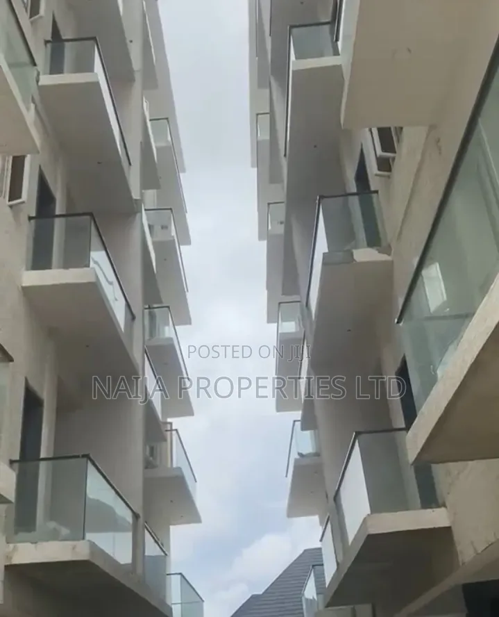 2bdrm Apartment in Freedom Way, Lekki Phase 1 for sale