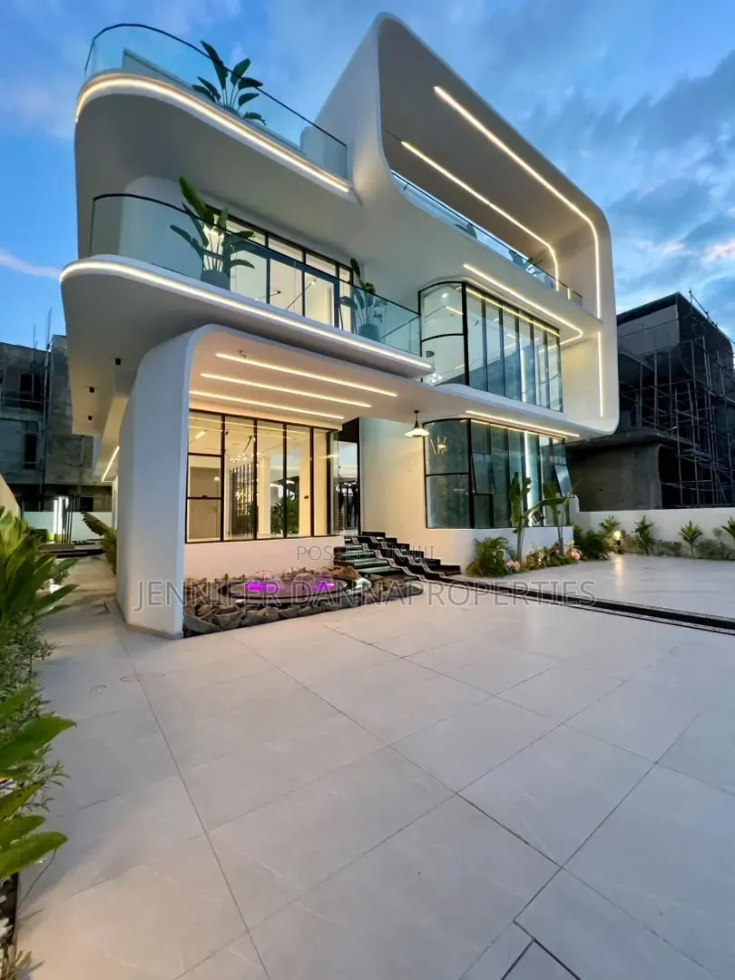 5bdrm Mansion in Osapa london for sale